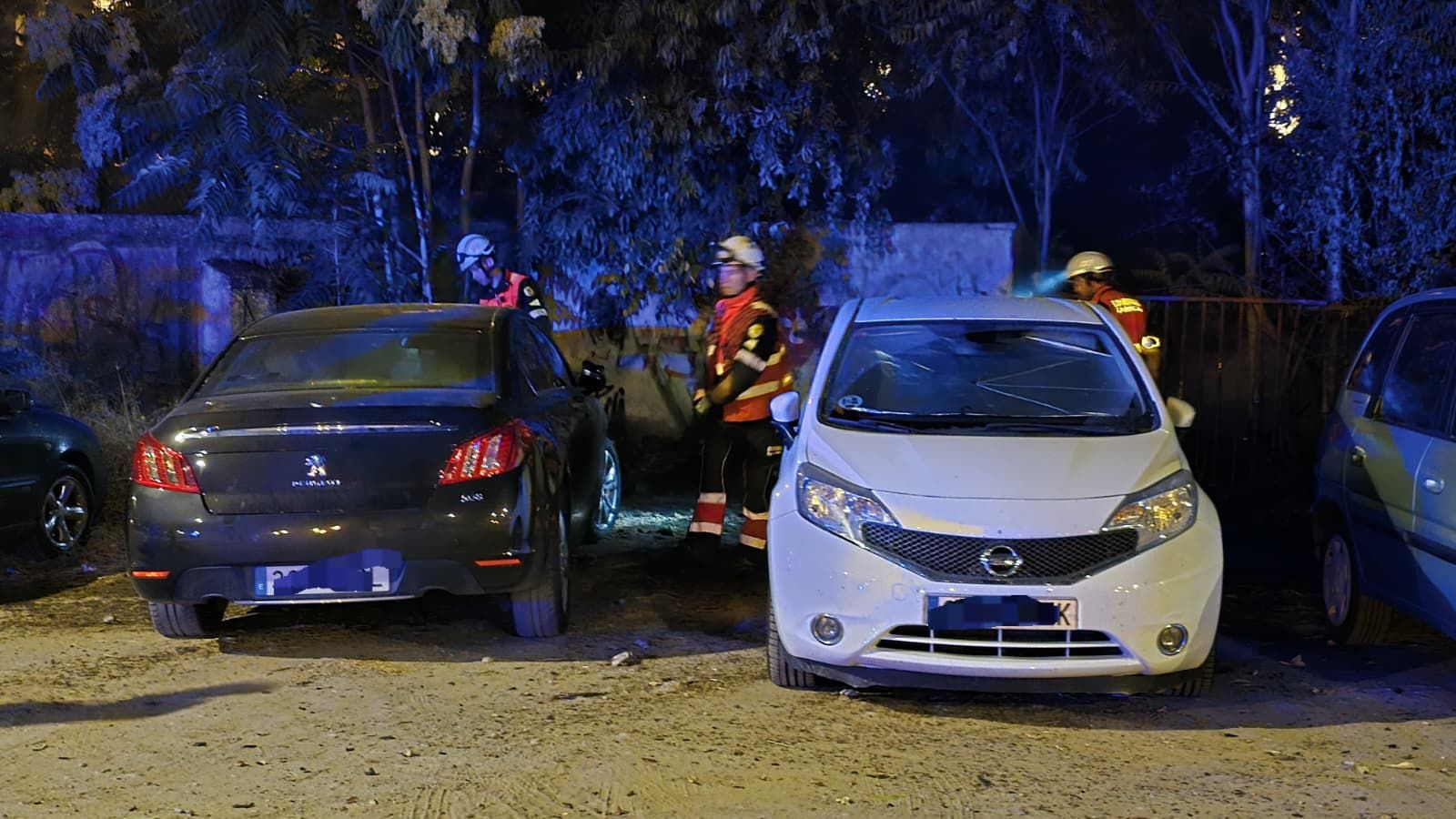 Varios coches afectados por un incendio junto a la plaza de toros de Salamanca