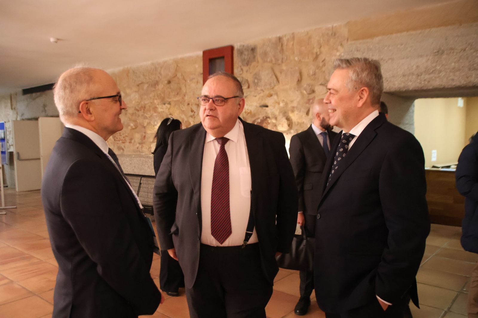 El consejero de Sanidad, Alejandro Vázquez Ramos, participa en la mesa redonda: '¿Cómo impulsar la oncología radioterápica desde las administraciones públicas? Realidades y perspectivas'