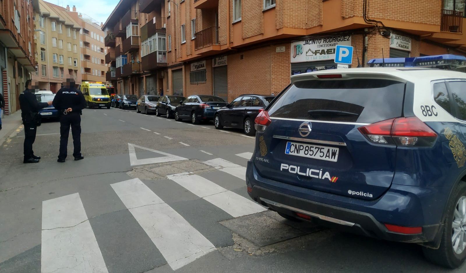 Rescate de un varón en la calle Valderrey 2