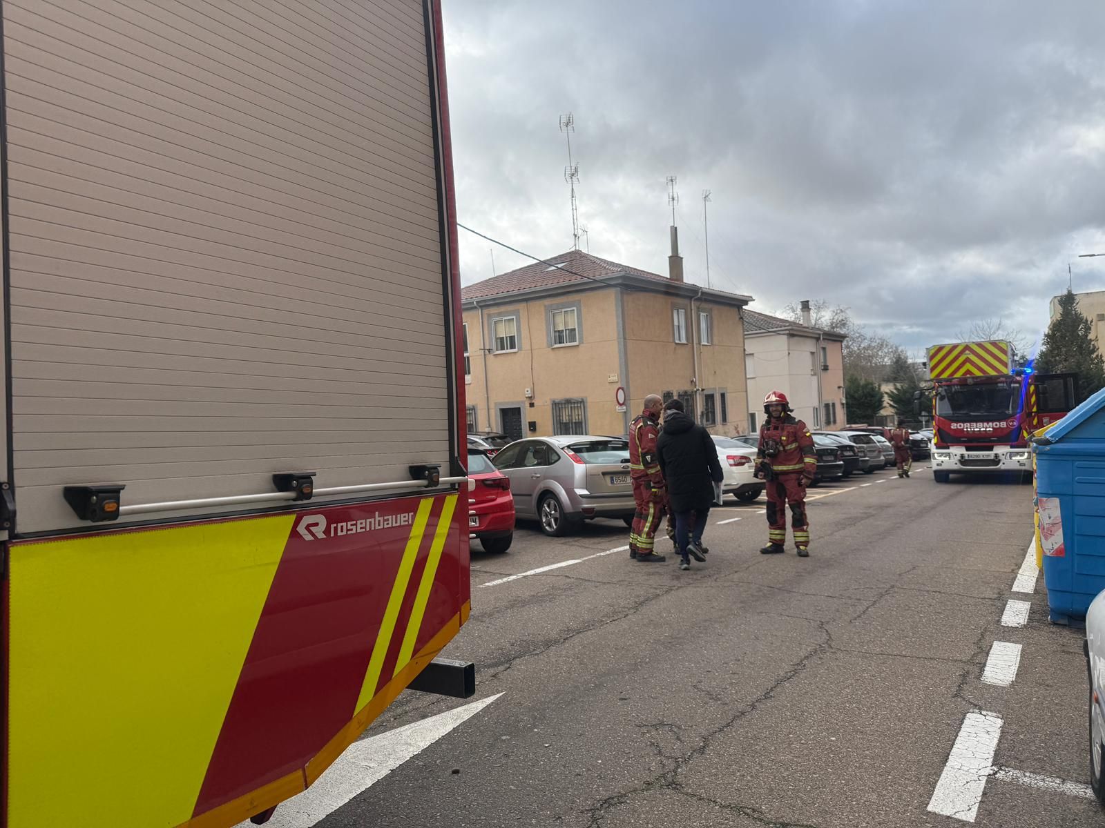 Amplio despliegue de los servicios de emergencia tras la intoxicación de una mujer en la calle Volta