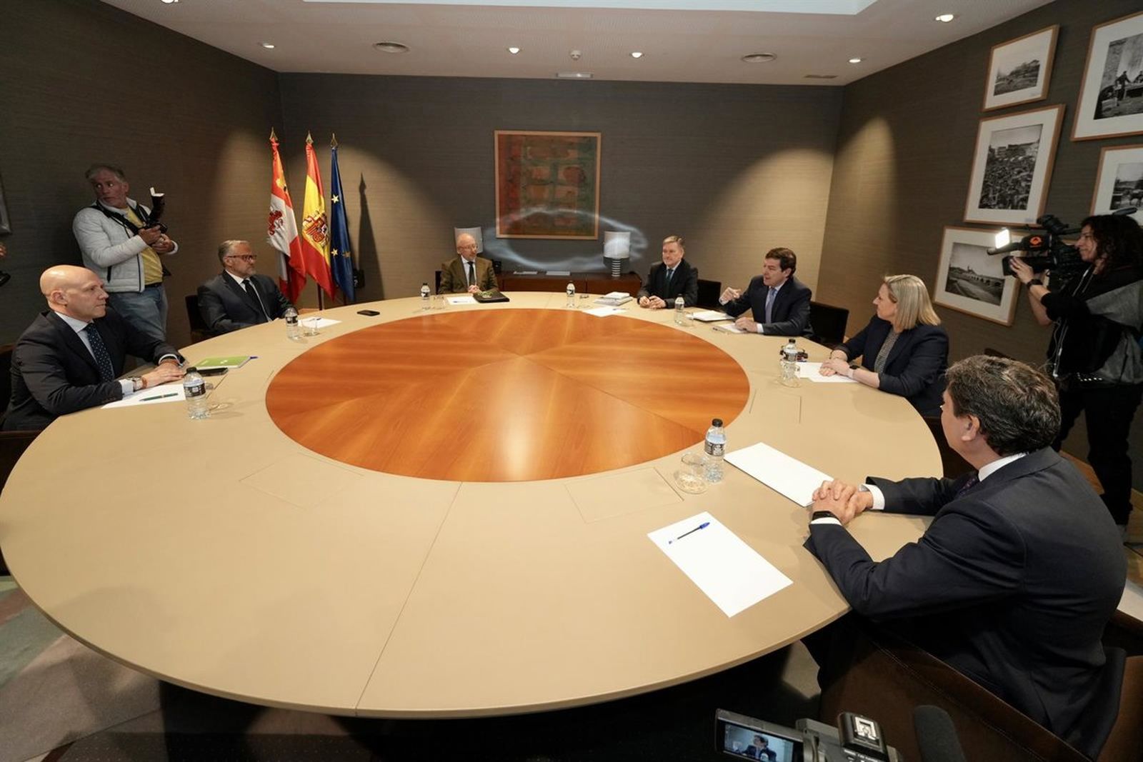 Alfonso Fernández Mañueco y Carlos Pollán en la primera reunión entre ambos para encauzar la legislatura