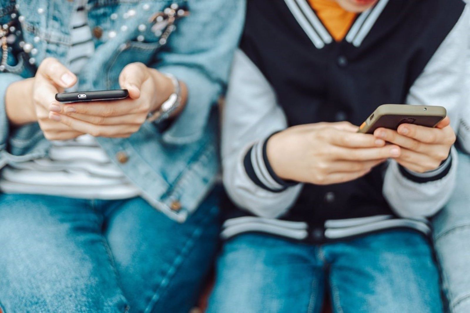 Adolescentes, adicción al teléfono, jóvenes, nuevas tecnologías, redes sociales. SEMG Archivo Adolescentes, adicción al teléfono, jóvenes, nuevas tecnologías, redes sociales. SEMG Archivo