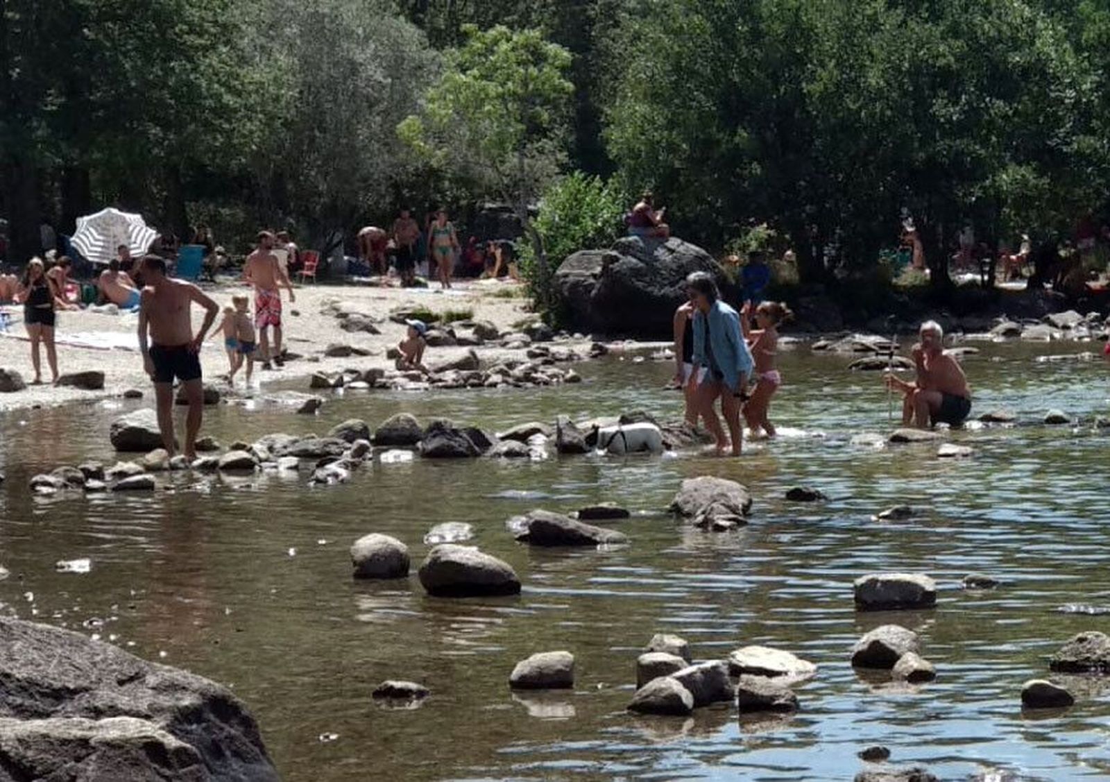 Sanabria lago visitantes turistas julio baño