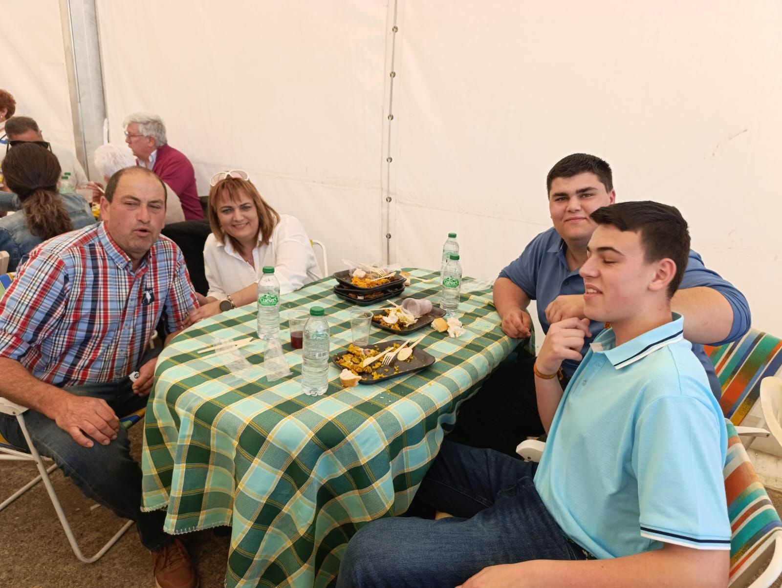 La paella popular de Cabrillas marca el final de las fiestas