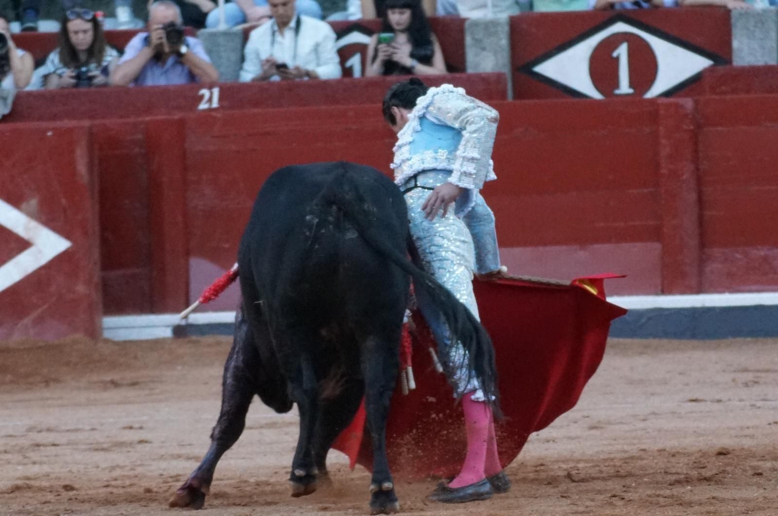 Emilio de Justo, Juan Ortega y Roca Rey inauguran el cartel de figuras en la feria de Salamanca: la corrida de Garcigrande en imágenes