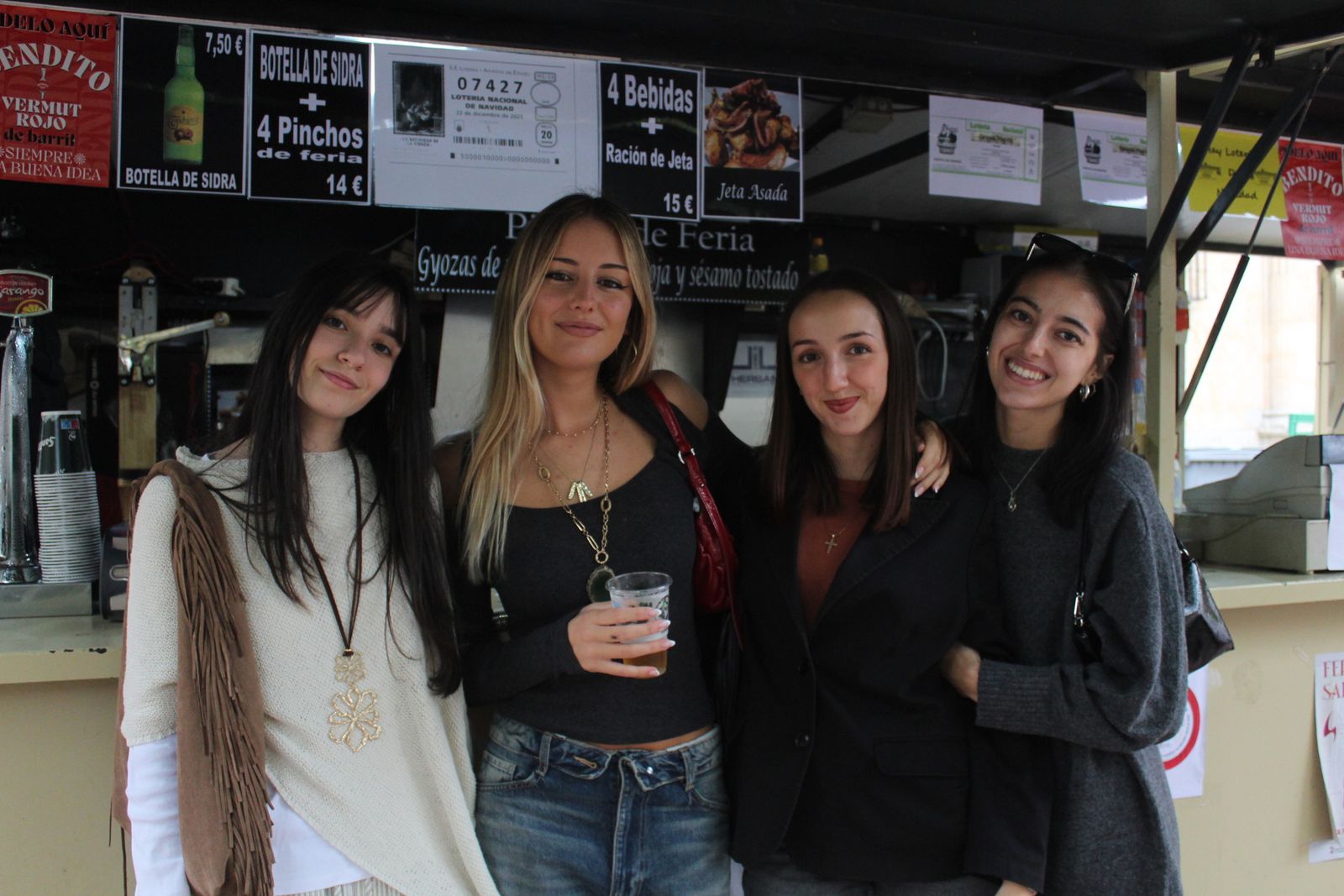 Ambiente en la Feria de Día en el mediodía de este miercoles