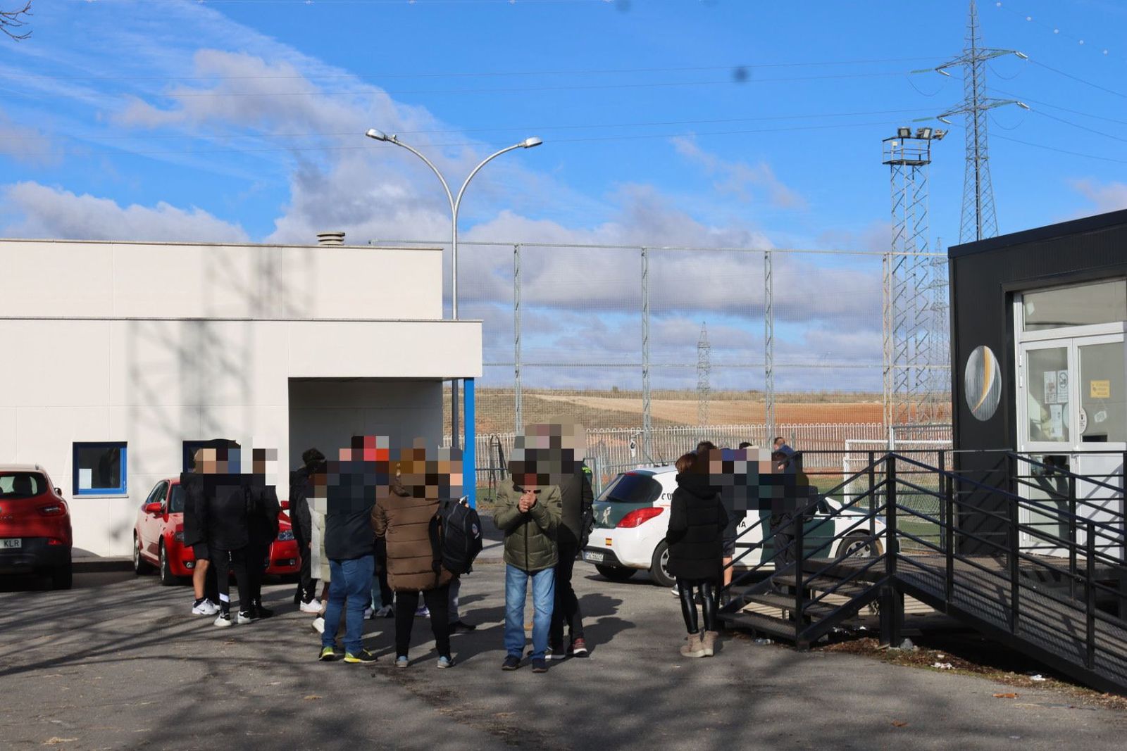 Reyerta entre jugadores, cuerpo técnico y público en el Tori