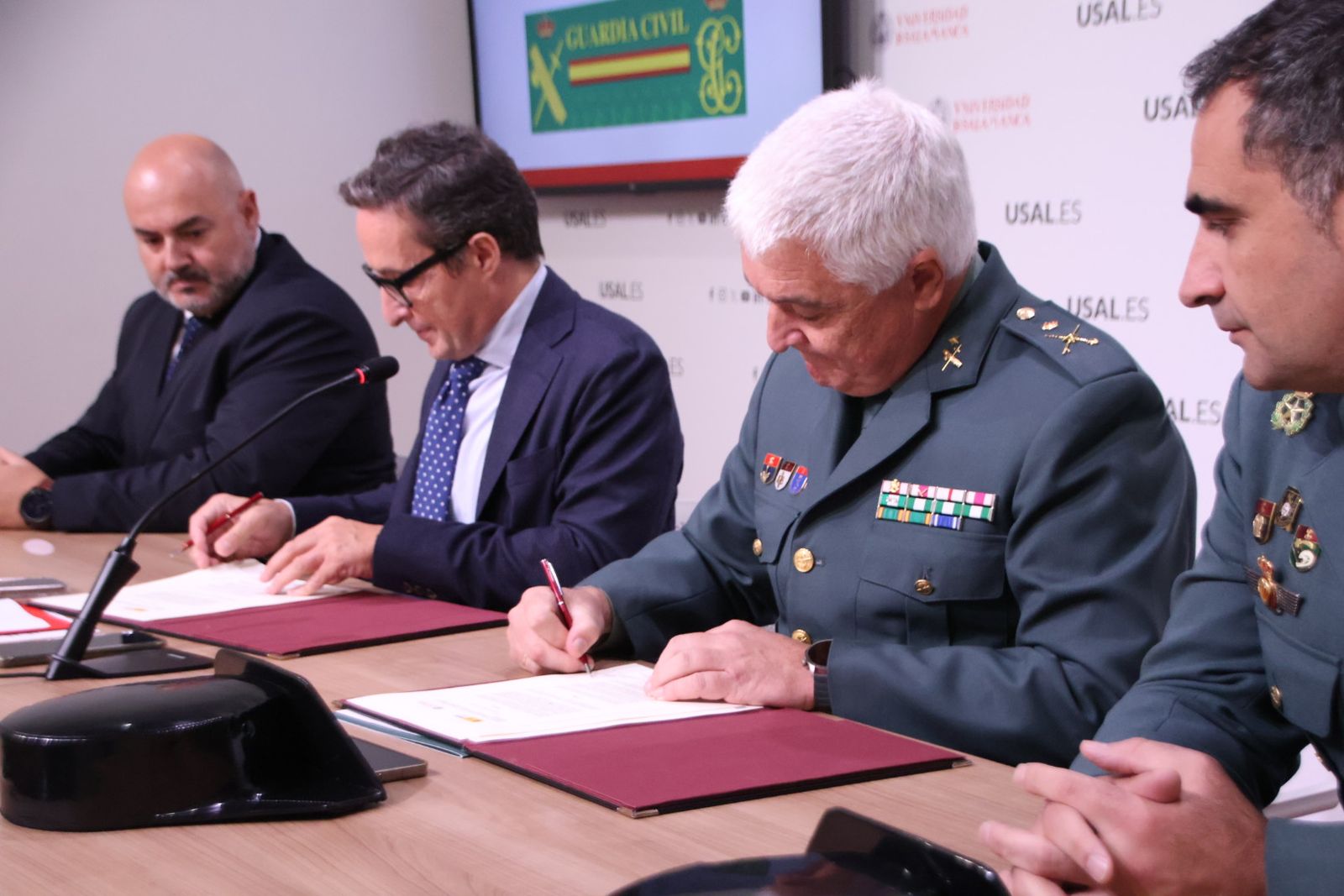 Firma de el protocolo general de actuación en materia de formación e investigación