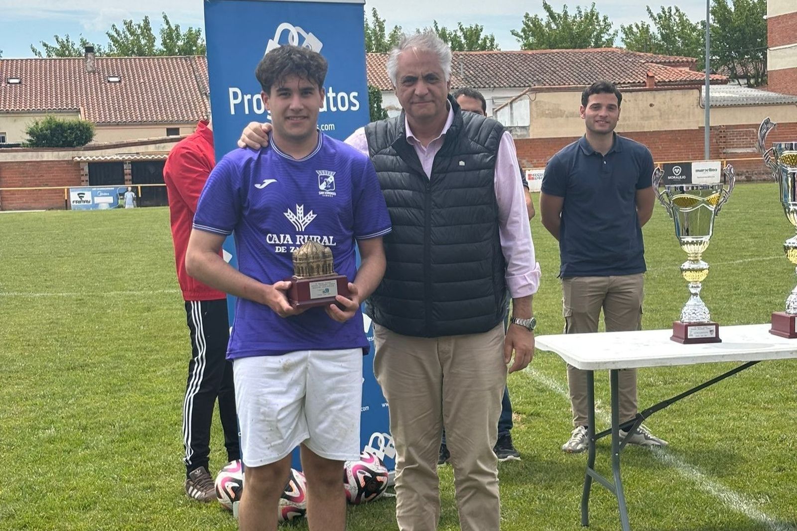 Entrega de trofeos IV Campeonato juvenil Memorial Antonio Fernández Carbajo.