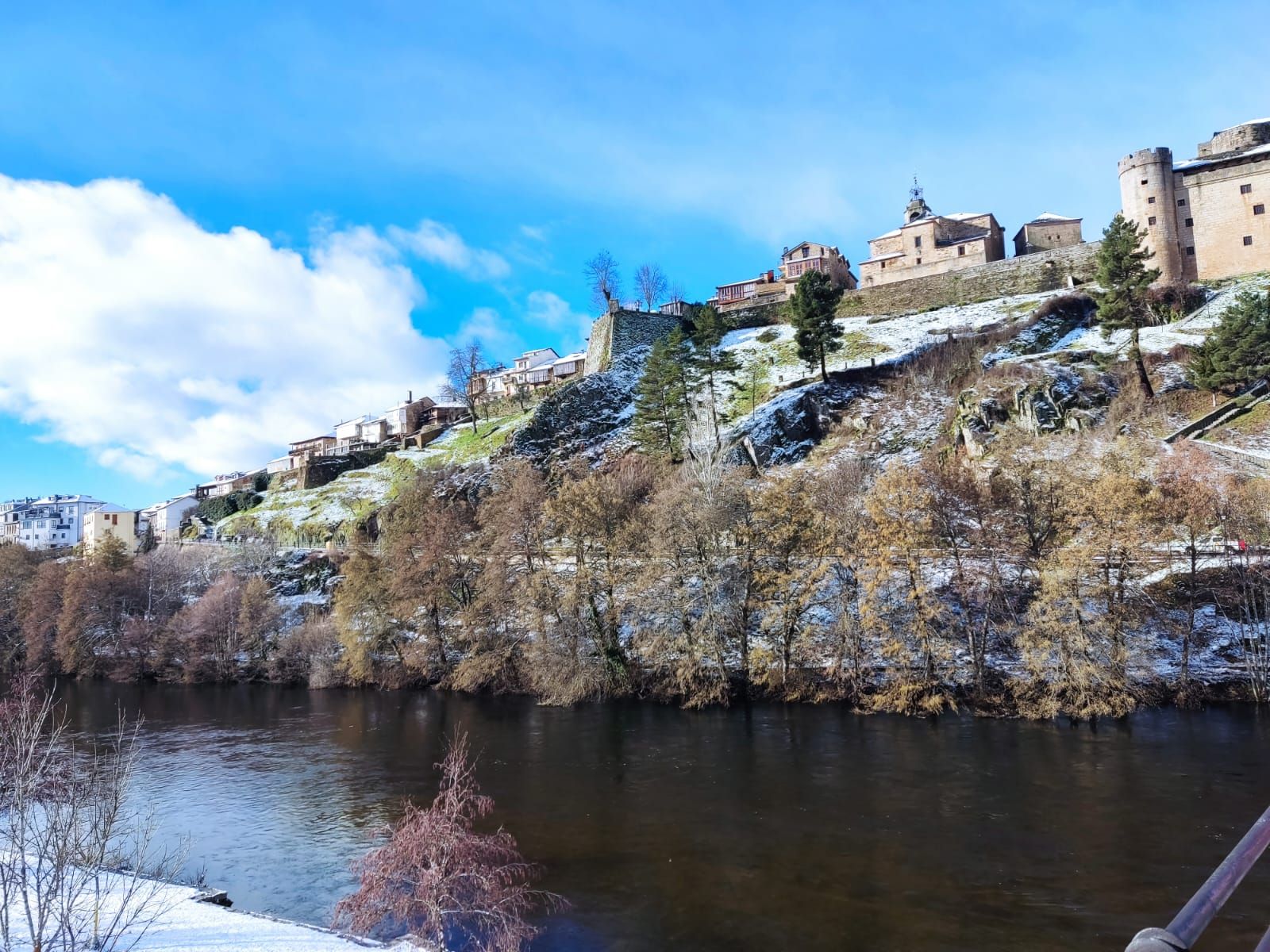la-nieve-deja-una-espectacular-estampa-en-puebla-de-sanabria-2