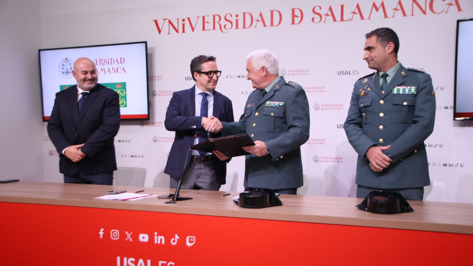 Firma de el protocolo general de actuación en materia de formación e investigación