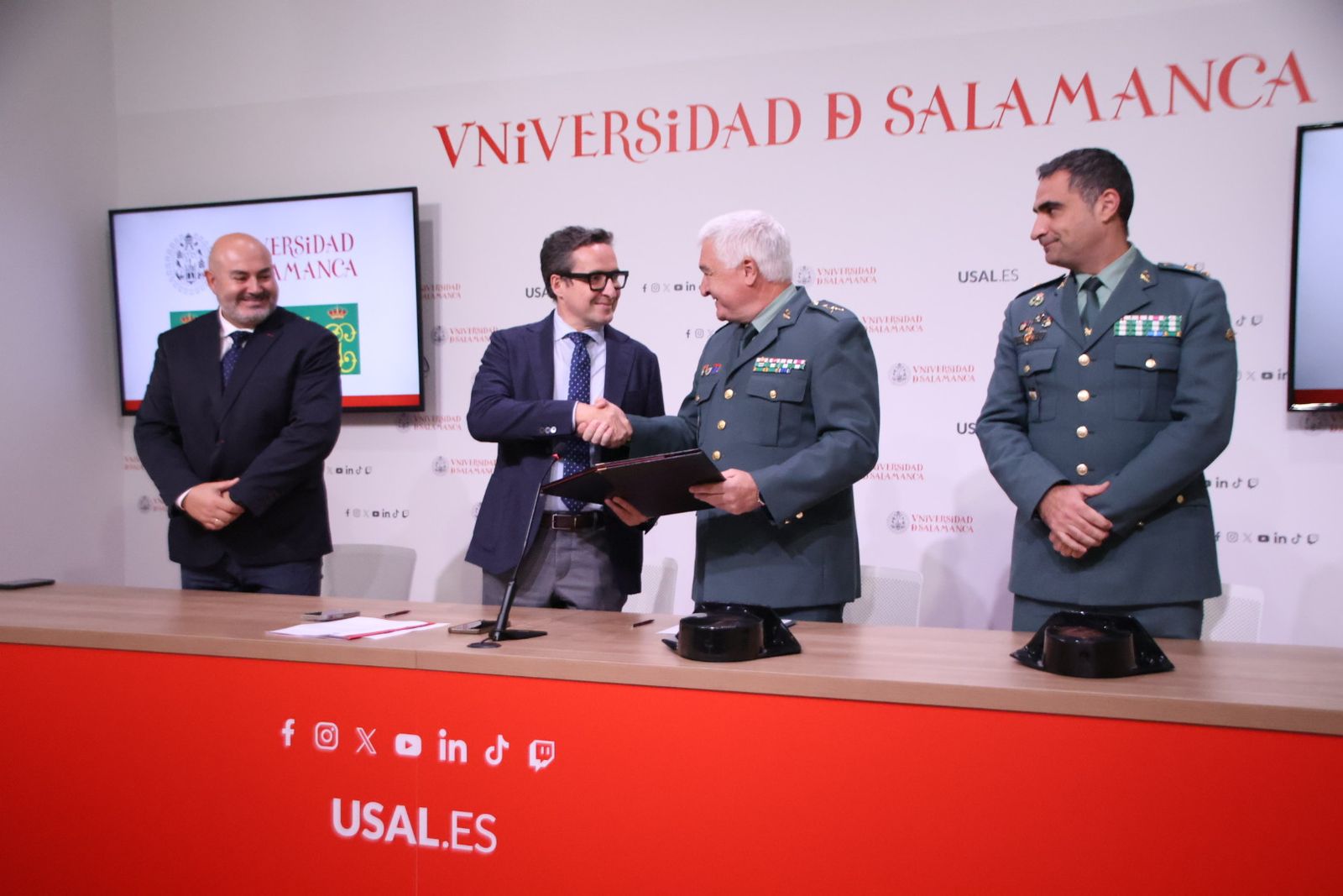 Firma de el protocolo general de actuación en materia de formación e investigación