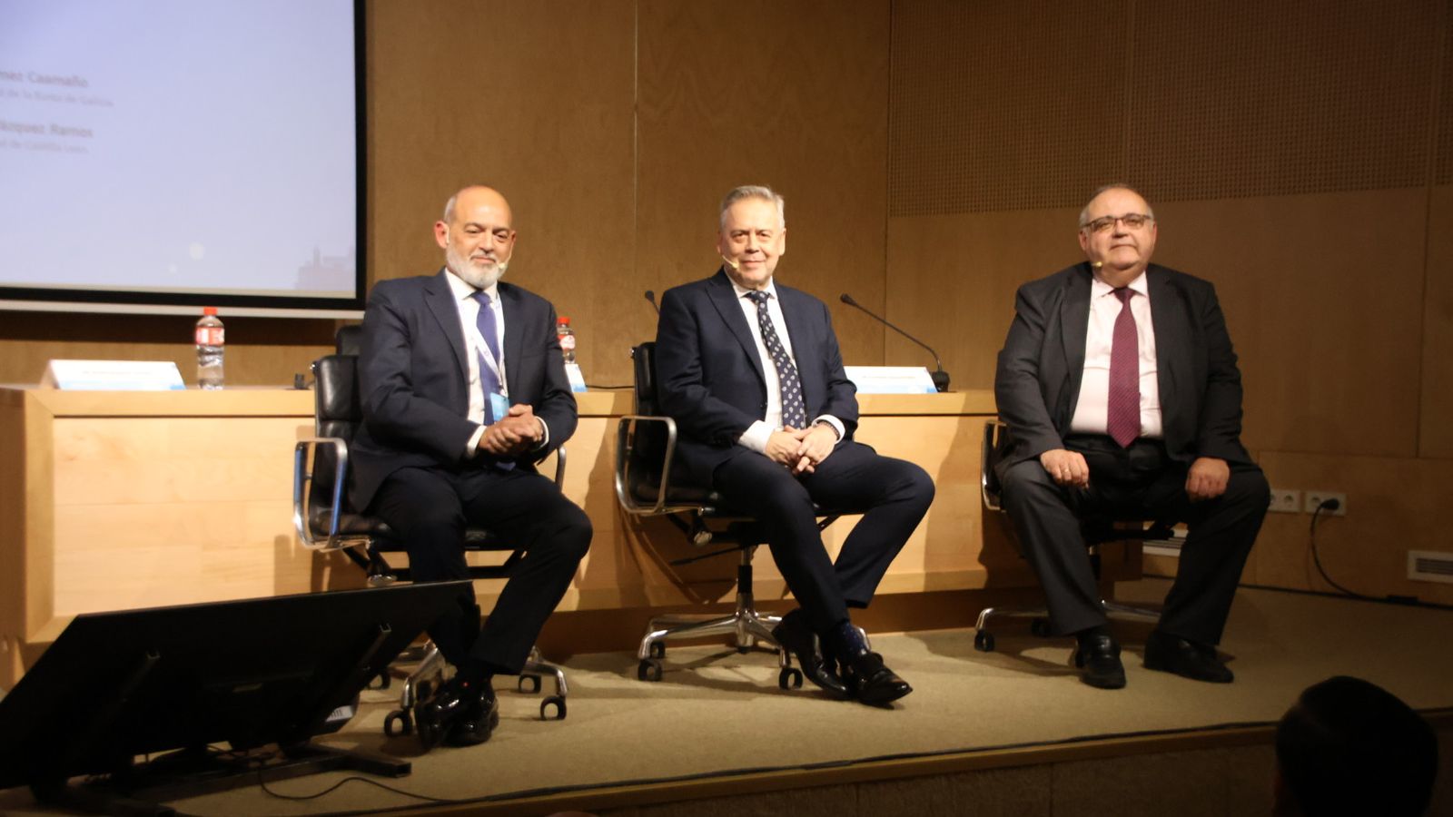 El consejero de Sanidad, Alejandro Vázquez Ramos, participa en la mesa redonda: '¿Cómo impulsar la oncología radioterápica desde las administraciones públicas? Realidades y perspectivas'