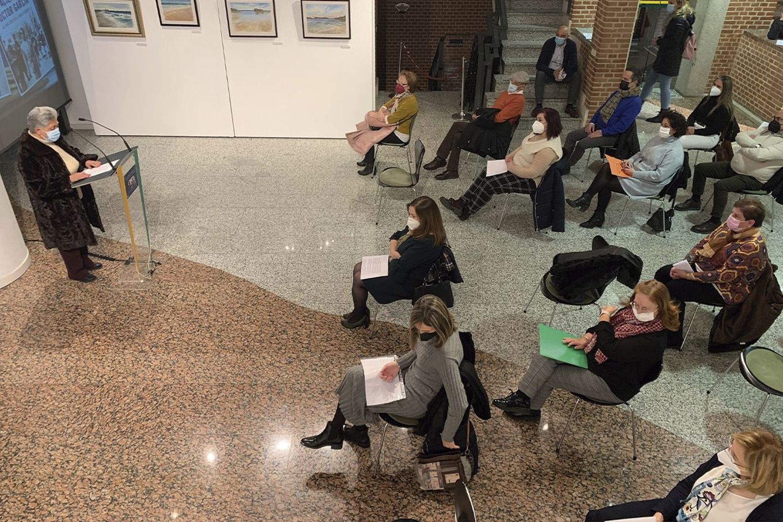 Varias decenas de personas han participado e la lectura en voz alta de la biblioteca municipal de Peñaranda