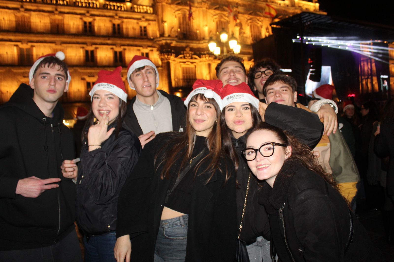 Miles de personas disfrutan de las campanadas y la fiesta del Fin de Año Universitario