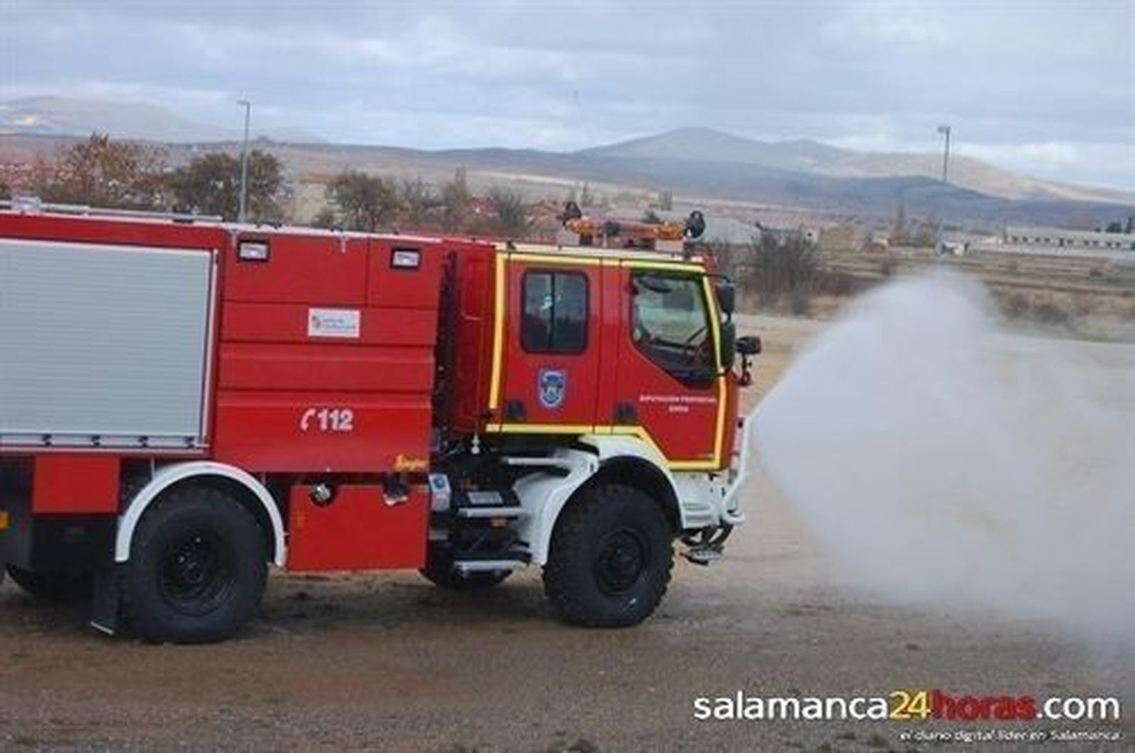 Incendio en la escombrera de Almenara de Tormes