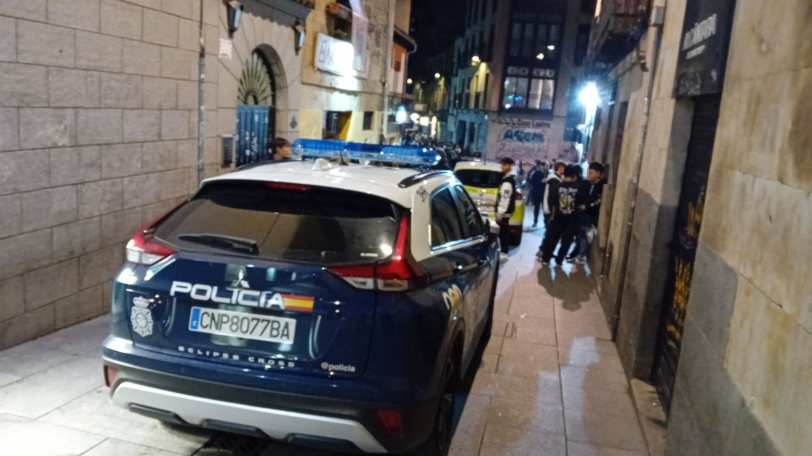 Pelea multitudinaria entre la calle Gran Vía y Varillas. Fotos S24H