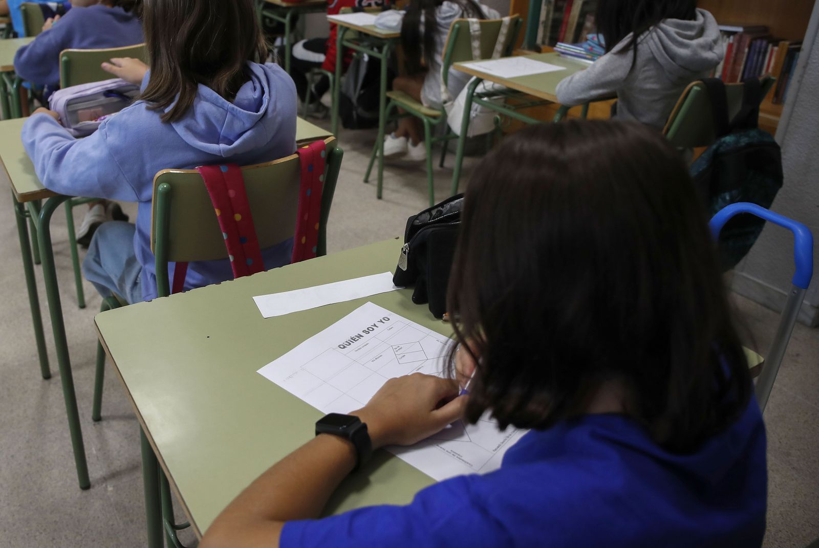 Niños  en el aula durante una clase. Foto de archivo