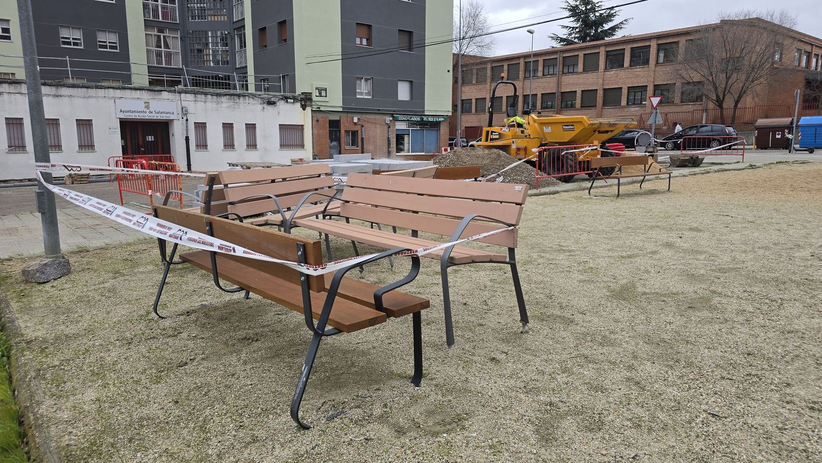 El alcalde de Salamanca, Carlos García Carbayo, visita las obras de la plaza de Santa Cecilia