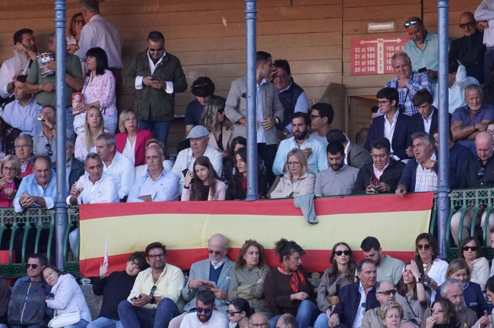 Así ha vivido la afición salmantina el adiós a la feria desde los tendidos: imágenes del ambiente en la corrida concurso