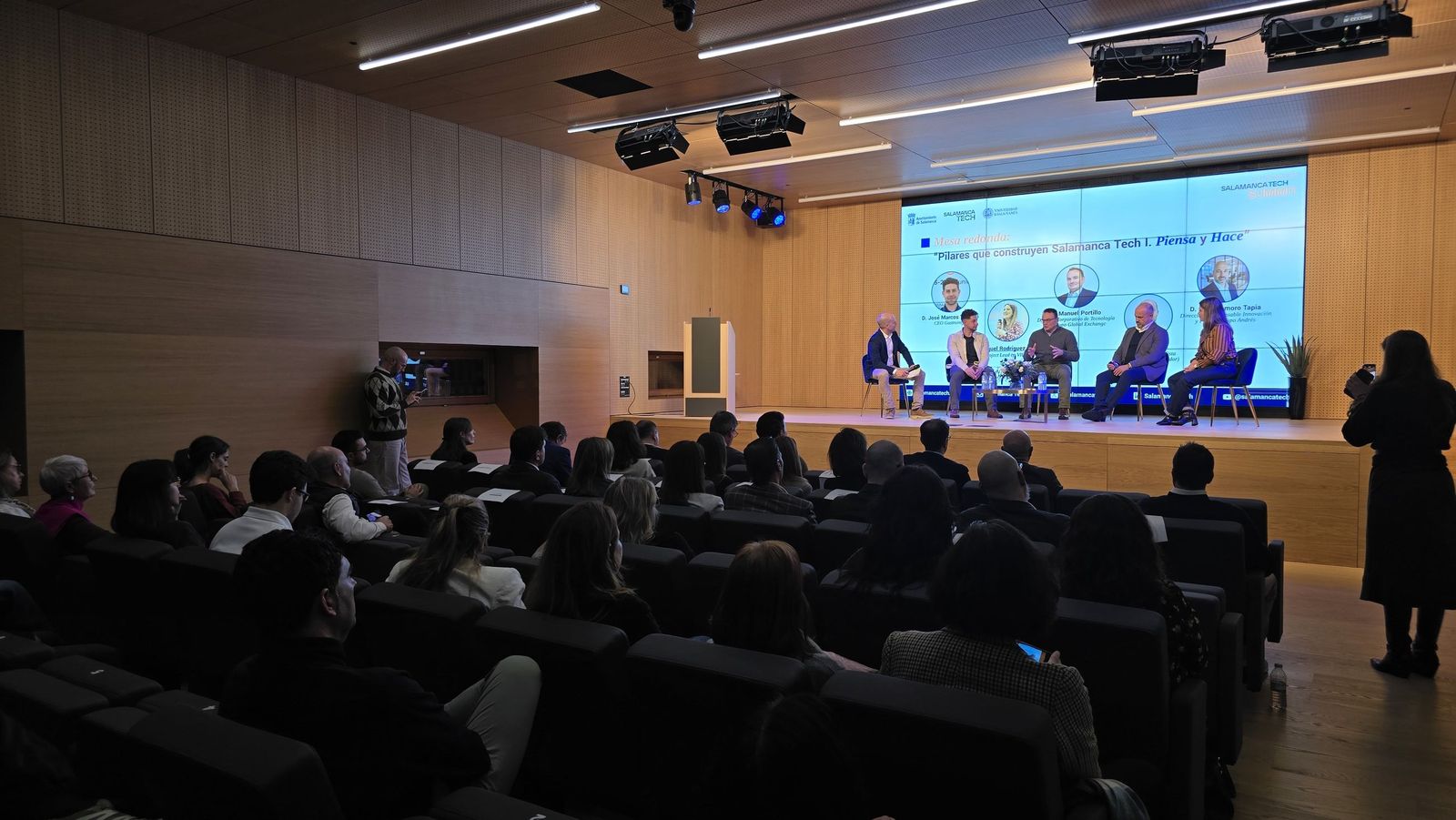Inauguración del encuentro “Caminando hacia el Salamanca Tech Summit 2026”.