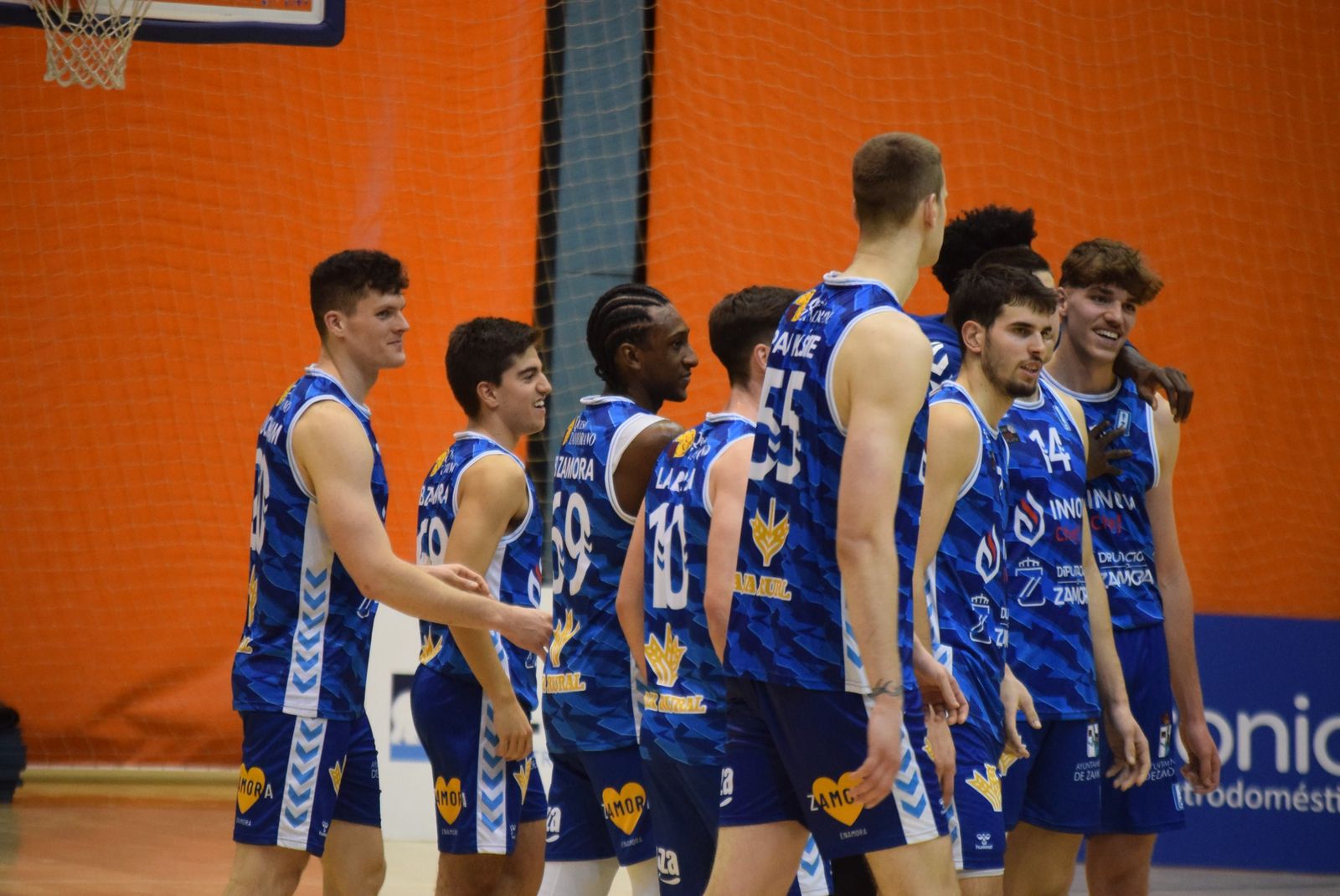 Plantel del CB Zamora en un partido de esta temporada.