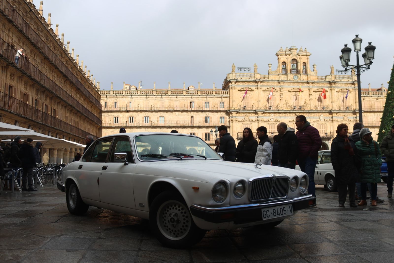 Exposición vehículos Día del Guardia Urbano en la Plaza Mayor de Salamanca