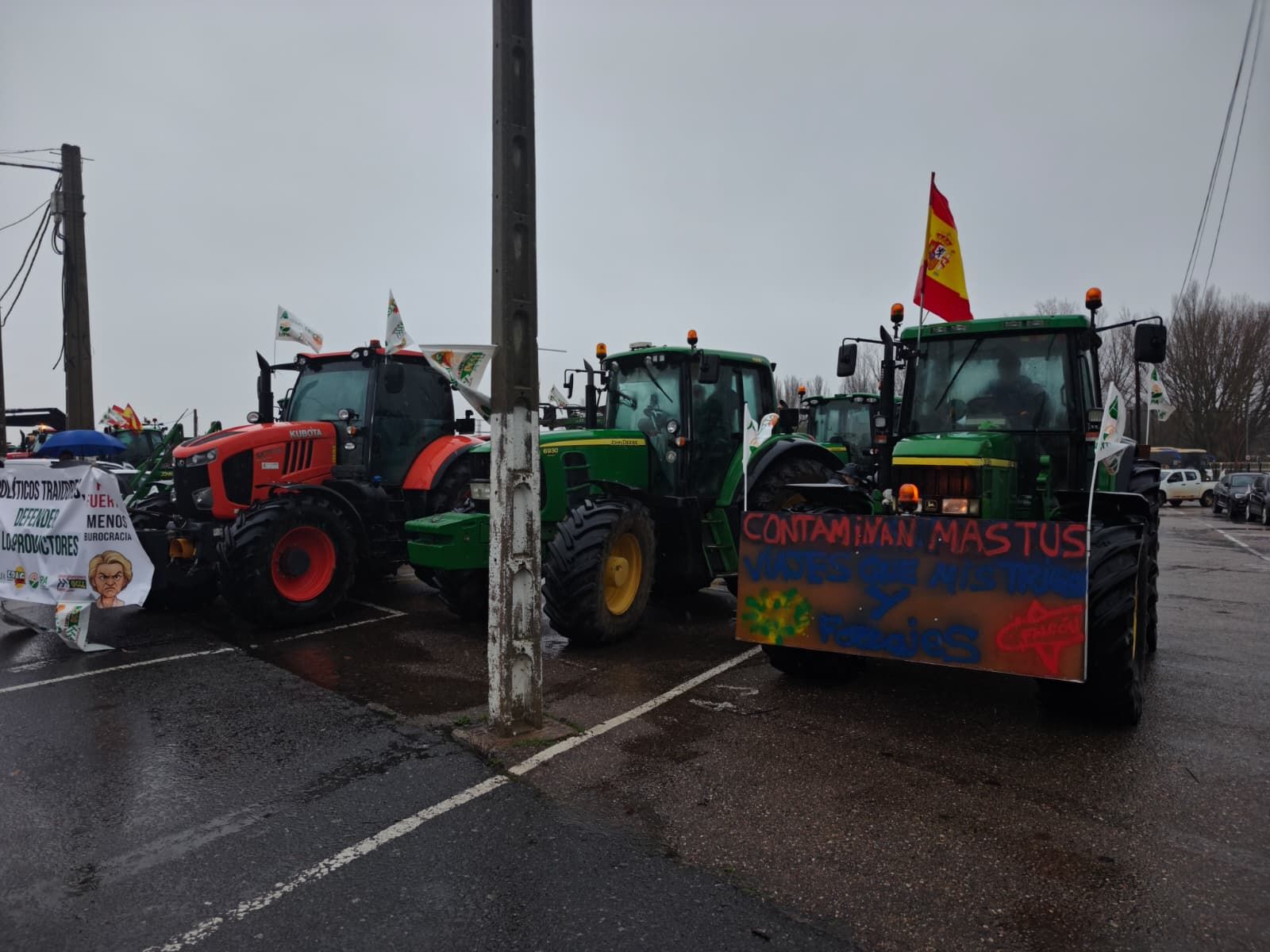 En imágenes la marcha con tractores y vehículos de campo en Salamanca en protesta contra Mercosur