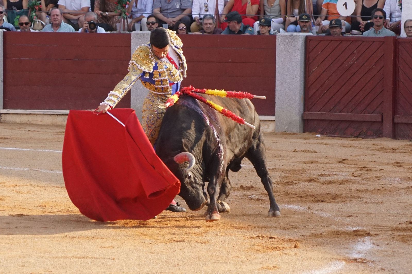 : Emilio de Justo y Diosleguarde cierran en hombros una feria de Guijuelo marcada por las despedidas de El Capea y Javier Castaño