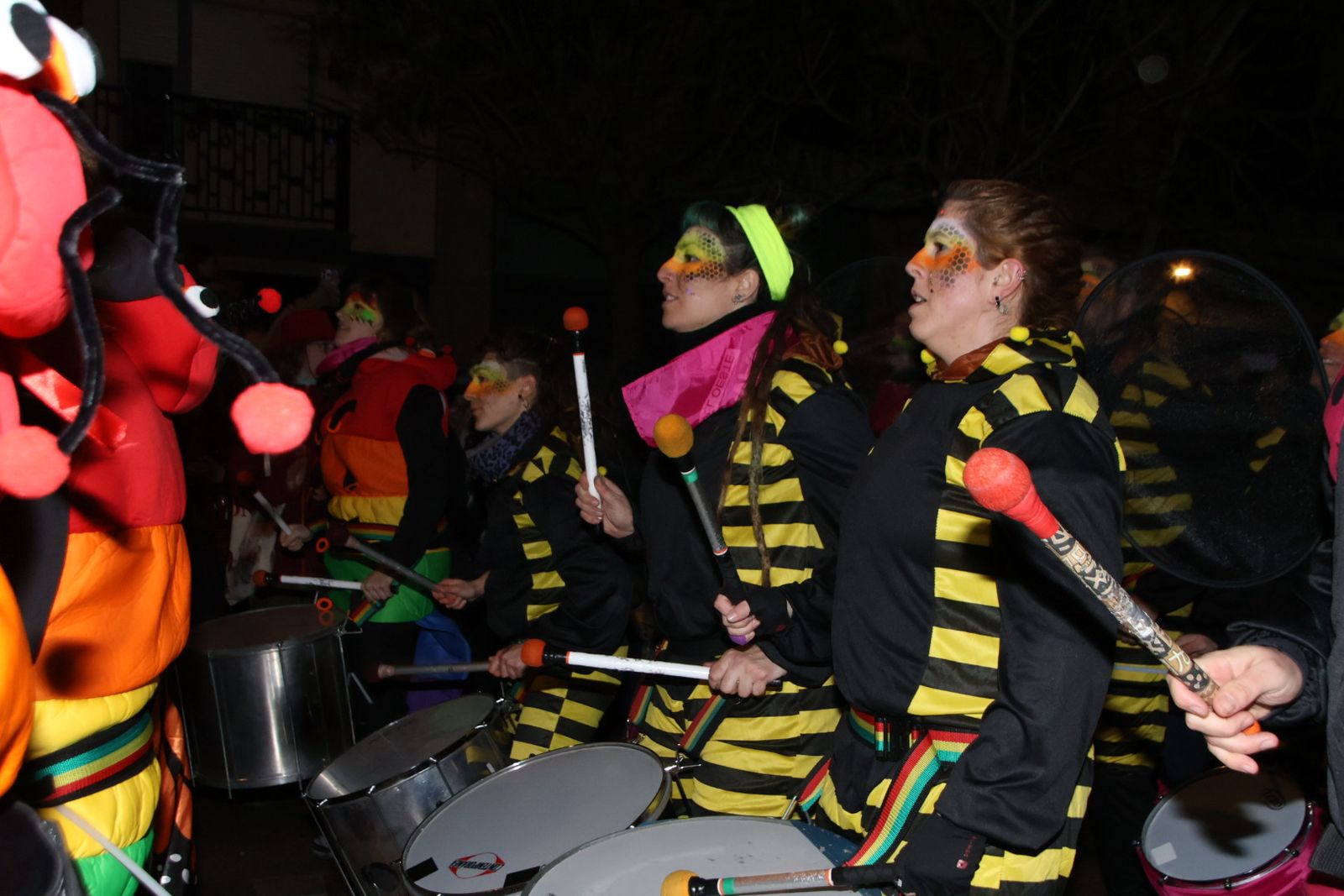 Desfile de disfraces con pasacalles a cargo de Blocco Charr