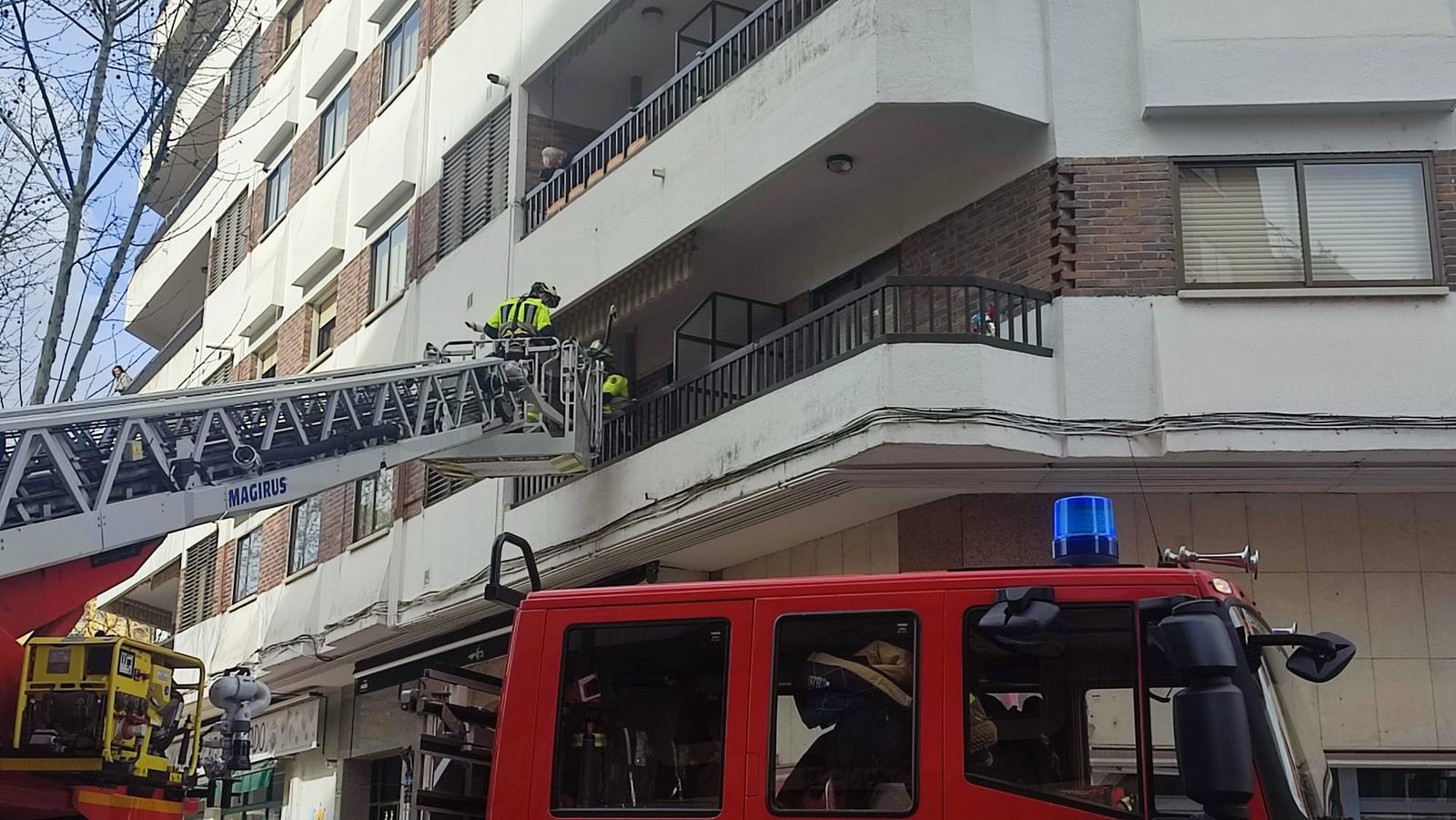 Amplio despliegue para el rescate de una persona en una vivienda de Zamora capital
