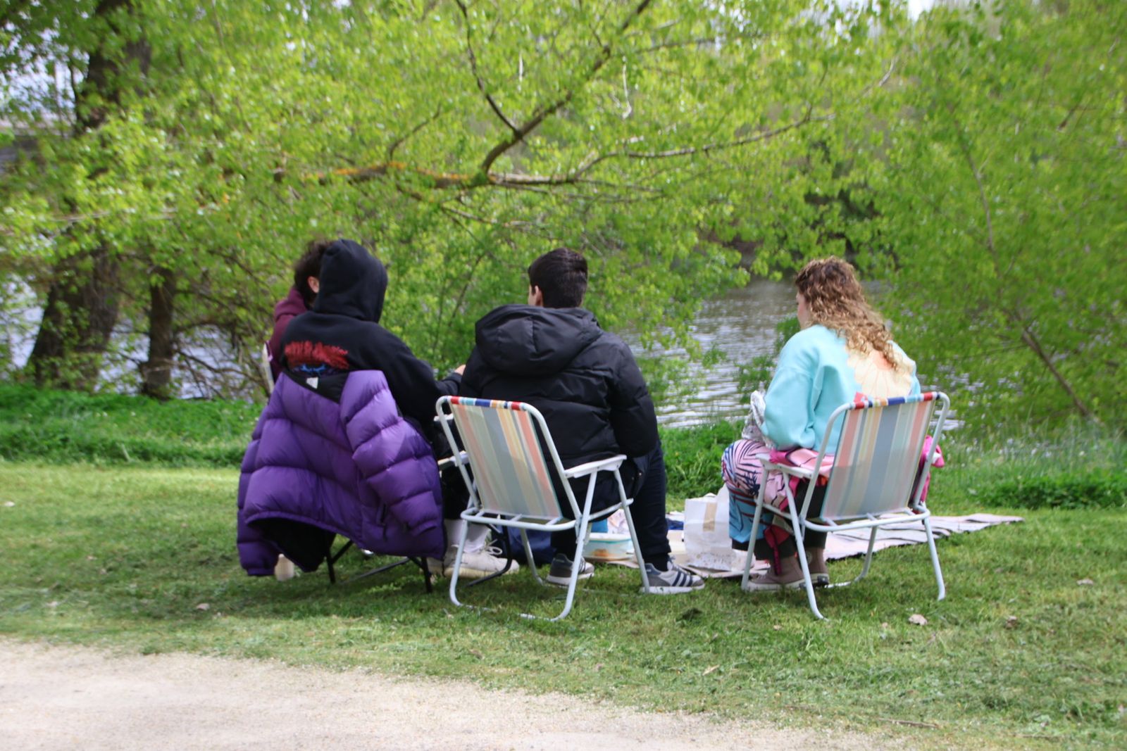 Un multitudinario Lunes de Aguas en Salamanca llena la ribera del Tormes