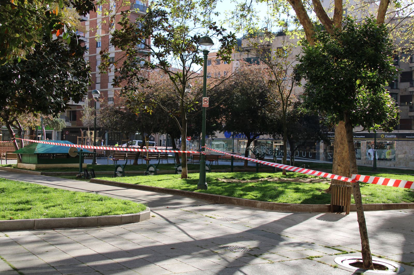 cortan-la-plaza-julian-sanchez-el-charro-al-doblarse-las-patas-de-un-andamio-de-grandes-dimensiones-1