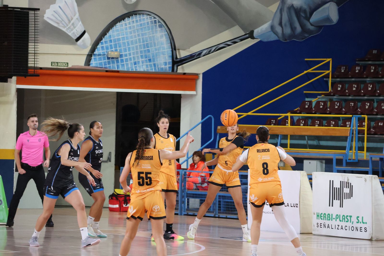 GALERÍA | Encuentro muy ajustado entre el Zamarat y el Domusa Teknik