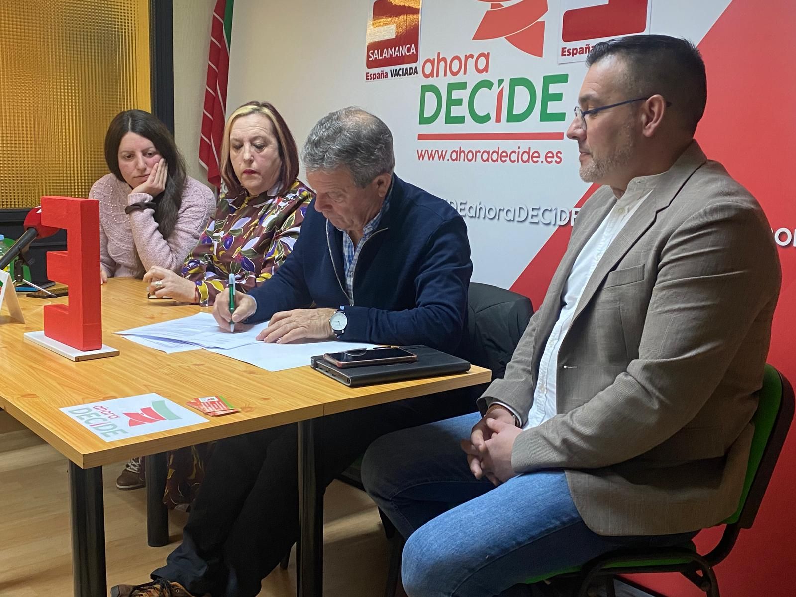 Representantes de Ahora Decide y España Vaciada firman el acuerdo de coalición