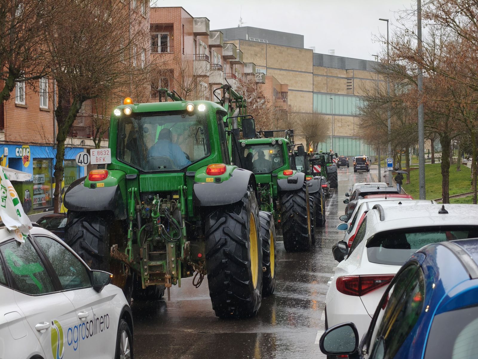 En imágenes la marcha con tractores y vehículos de campo en Salamanca en protesta contra Mercosur
