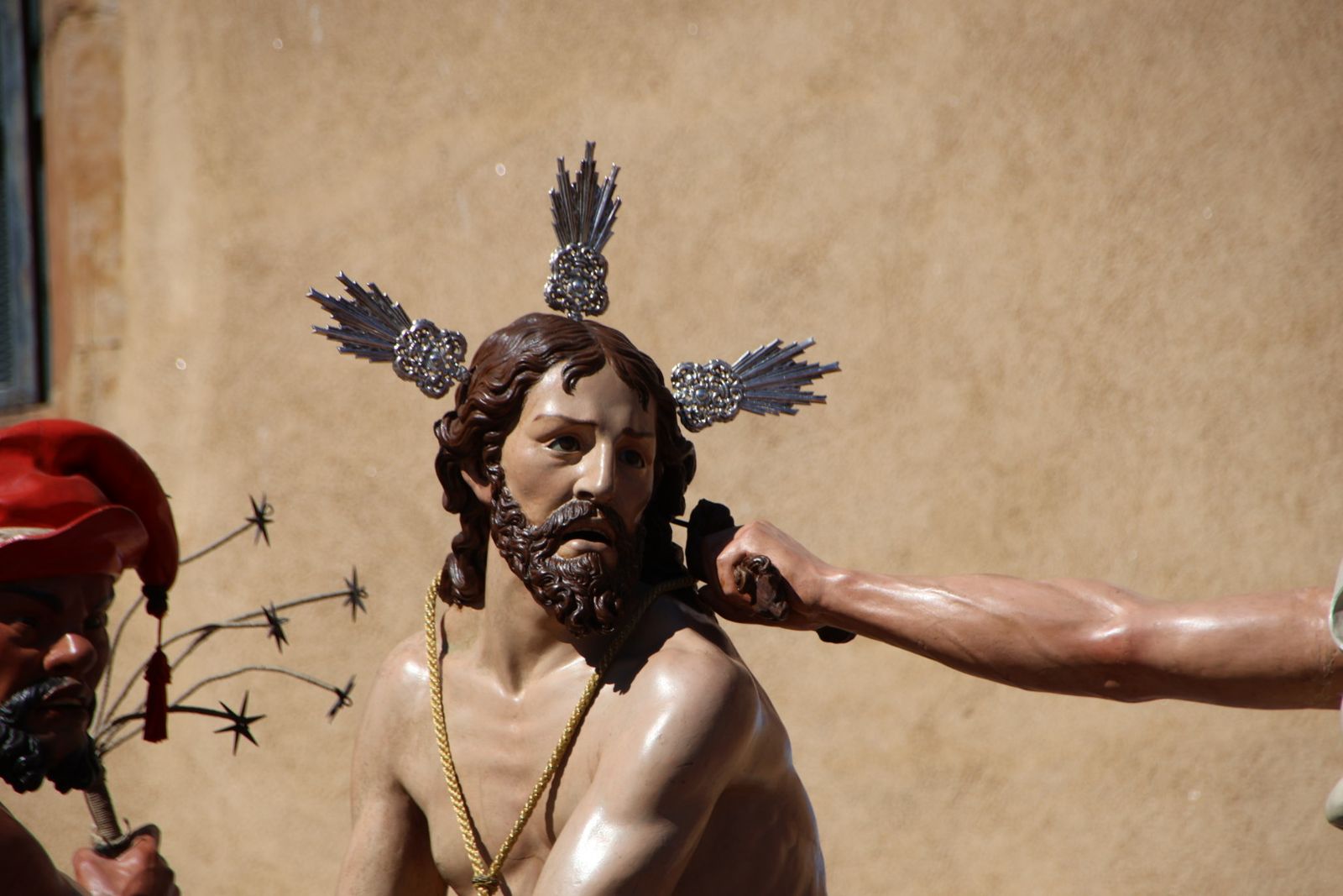 La devoción por el Santo Entierro llena de fe y pasión las calles de Salamanca