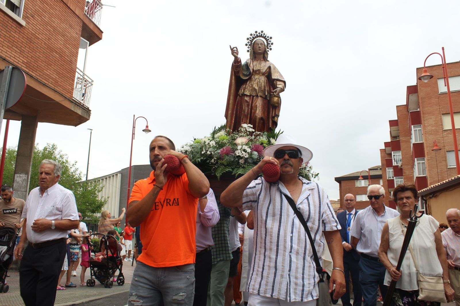 Misa y procesión en Santa Marta