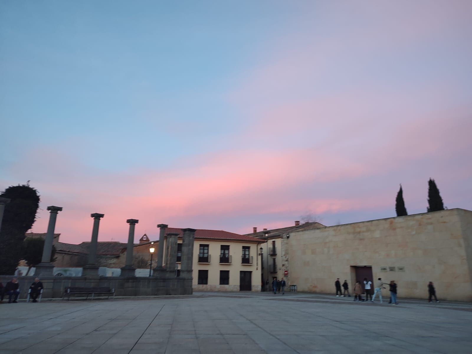Sol y algunas nubes en Zamora