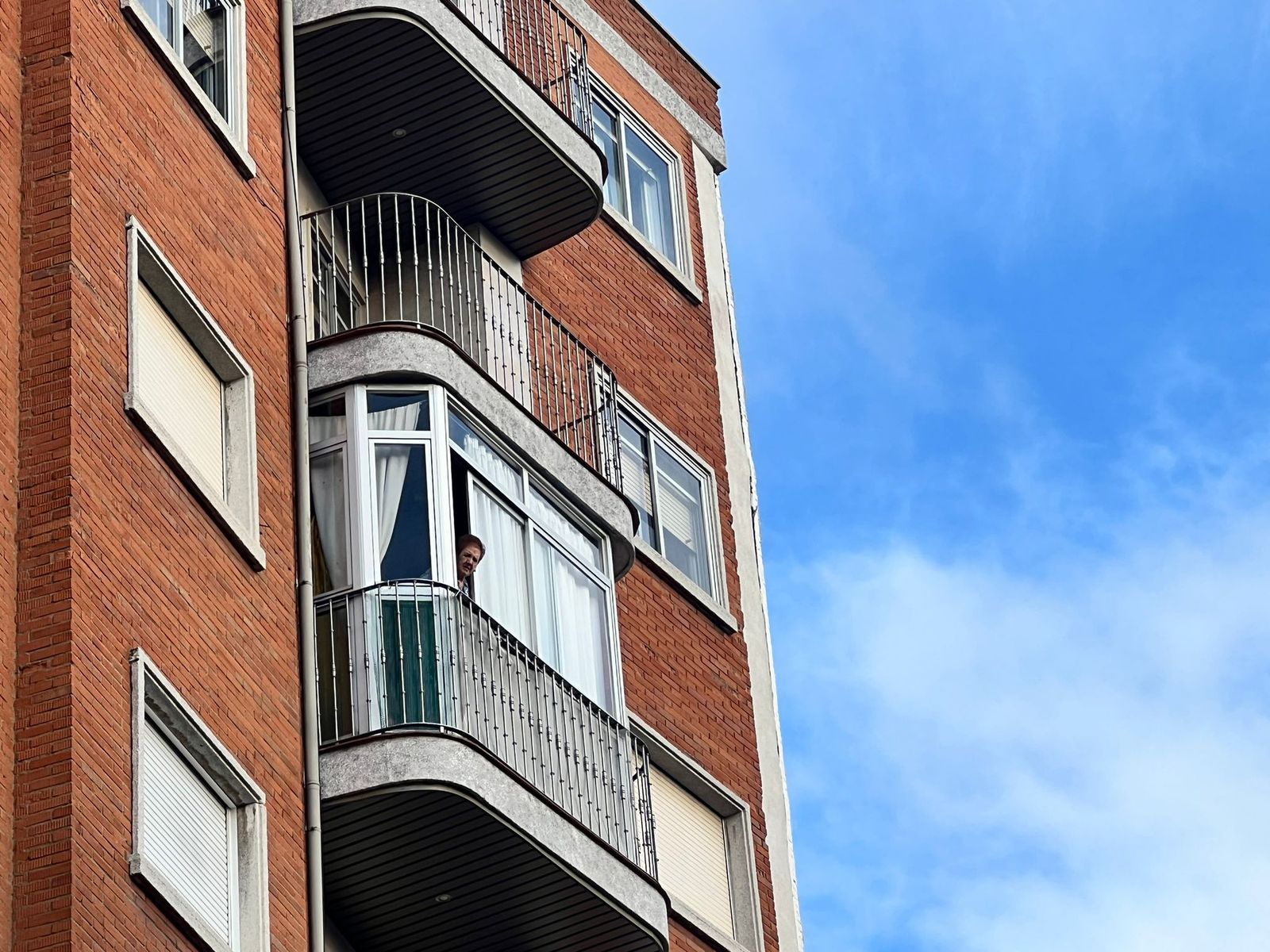 policia-local-y-bomberos-desalojan-un-edificio-en-la-calle-principe-de-vergara-12