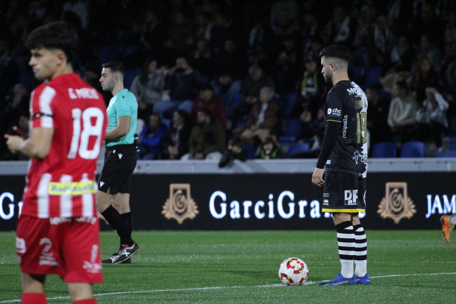 Jonny Arriba, ante el Zamora | FOTO MIKEL ANTÚNEZ