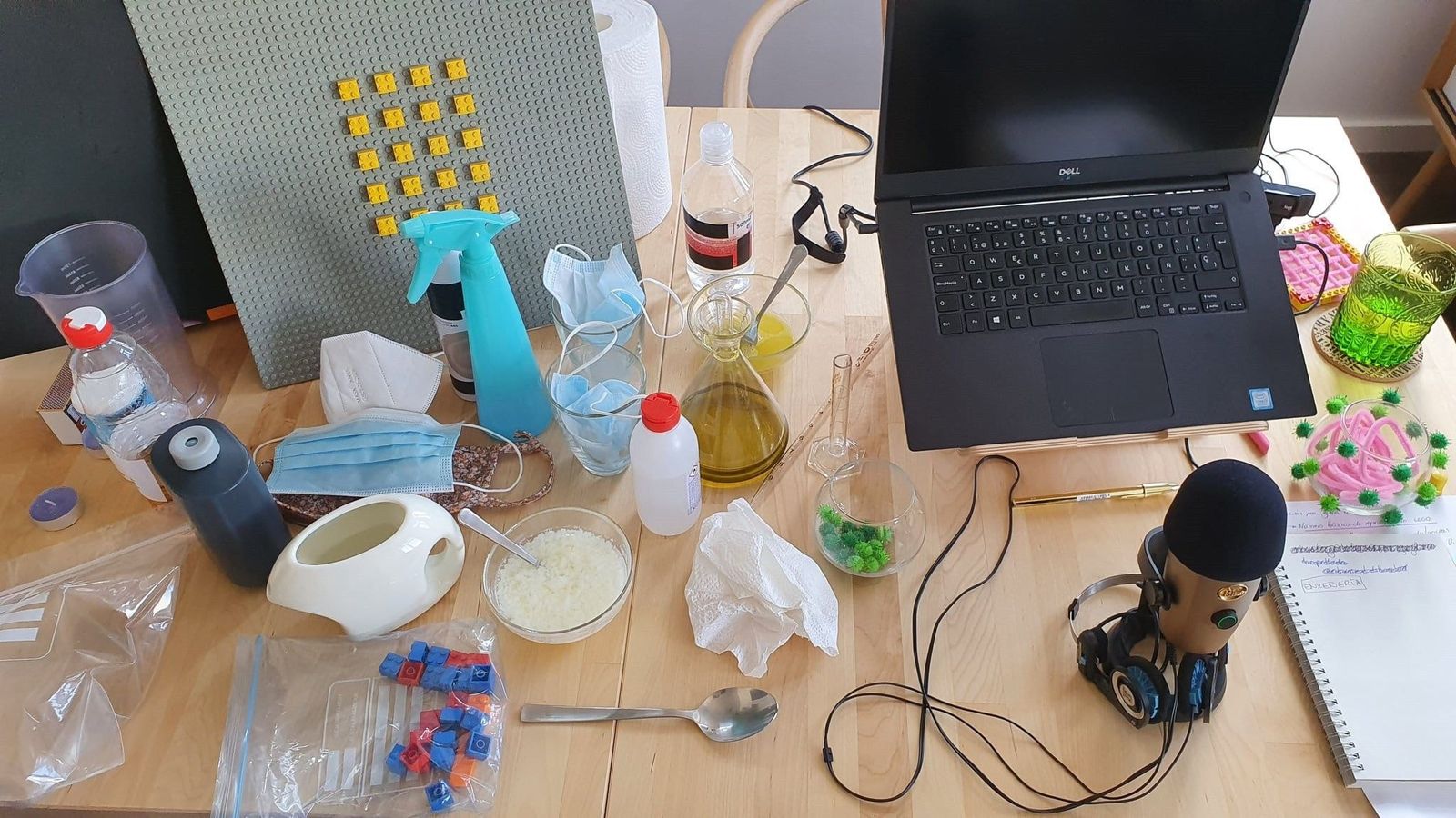 Mesa de Deborah Garcu00eda tras la Webinar