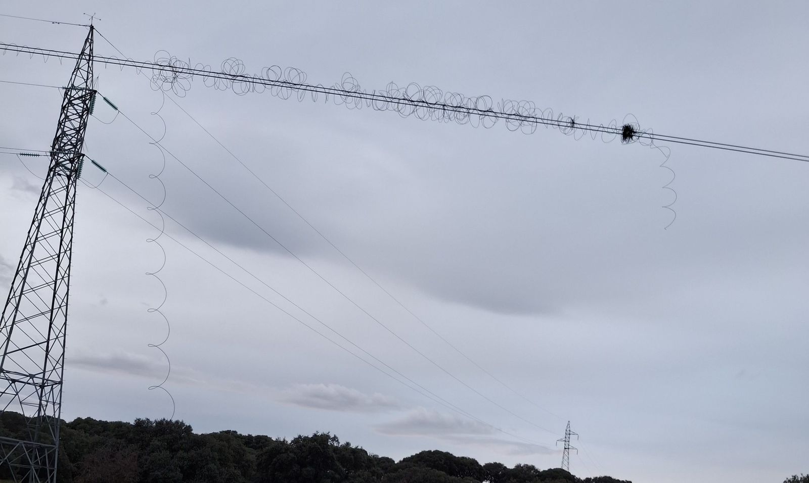 Cables rotos que se mantienen en las fincas de la provincia de Salamanca