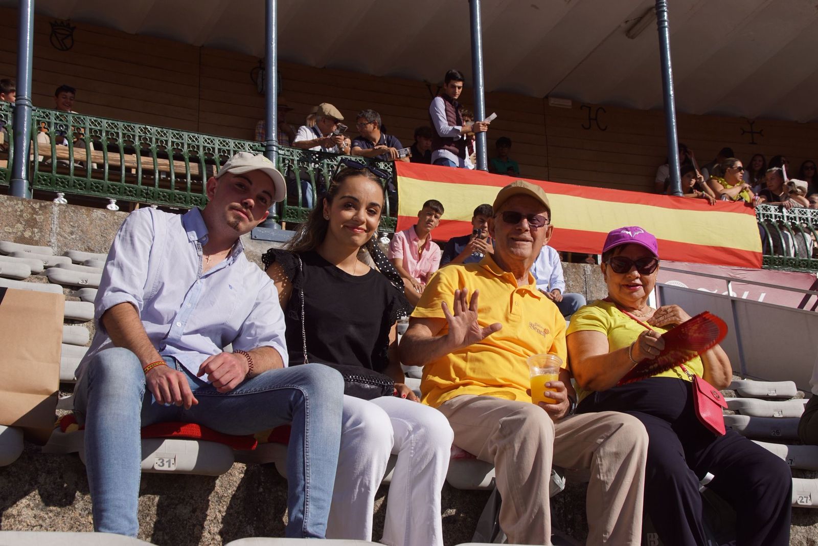 Así han vivido los salmantinos el primer festejo de la feria taurina 2025: imágenes del ambiente en los tendidos y en el patio de cuadrillas