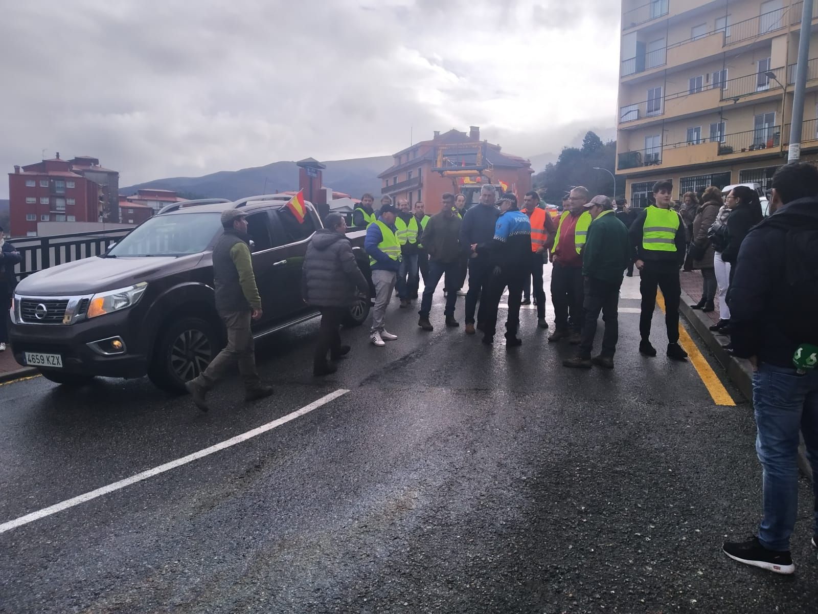 bejar-acoge-una-marcha-lenta-de-tractores-en-protesta-por-los-saneamientos-4