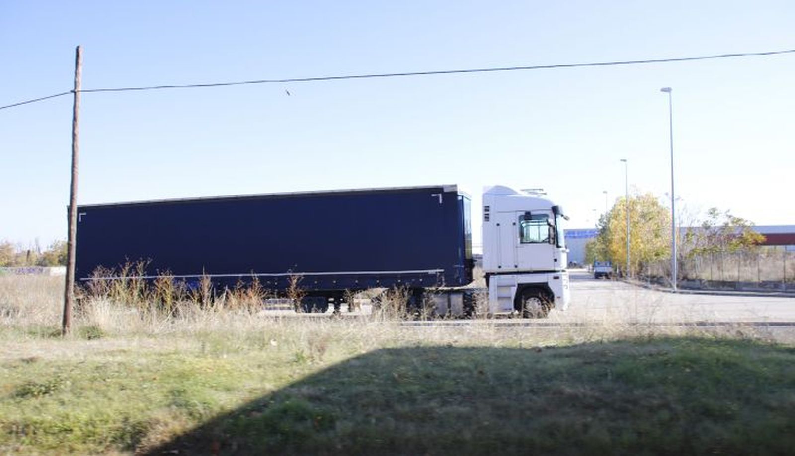 Camión tráiler en Salamanca en el Polígono Industrial Montalvo II. 