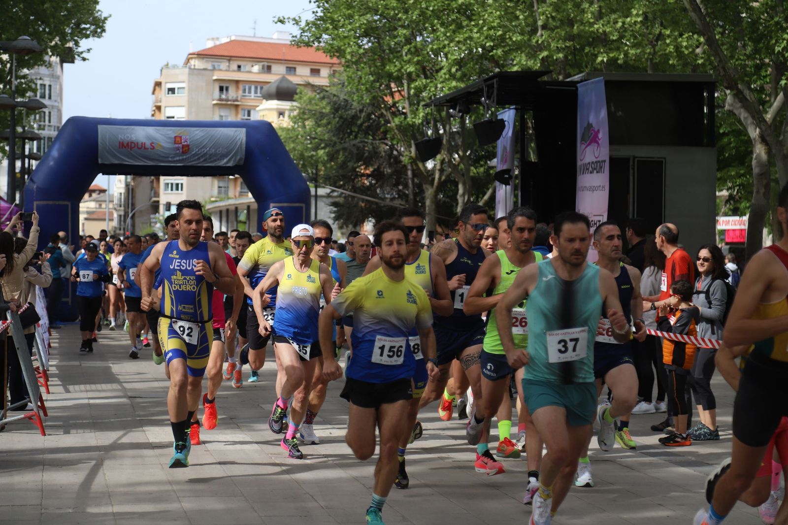 Carrera y marcha por el Día de Castilla y León en Zamora
