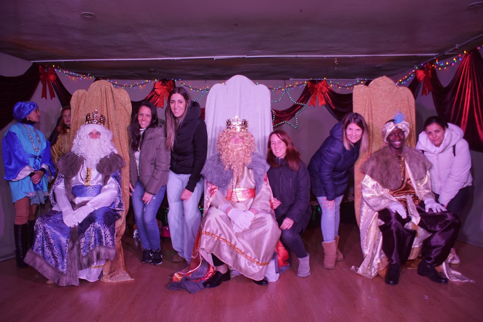 Los Reyes Magos reciben las cartas de los niños de El Encinar