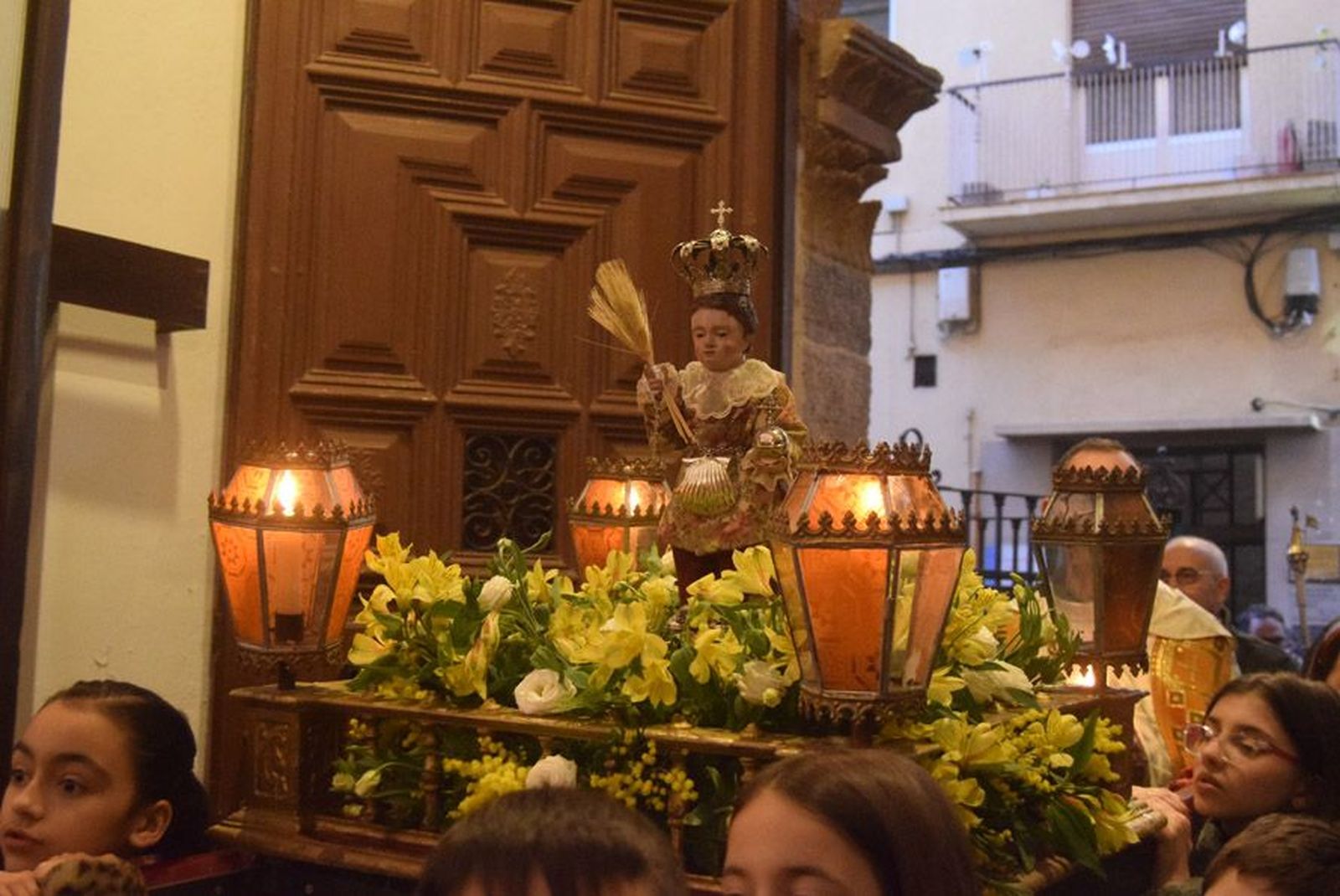 las-candelas-vuelven-a-unir-la-iglesia-de-san-juan-con-la-de-san-vicente-117