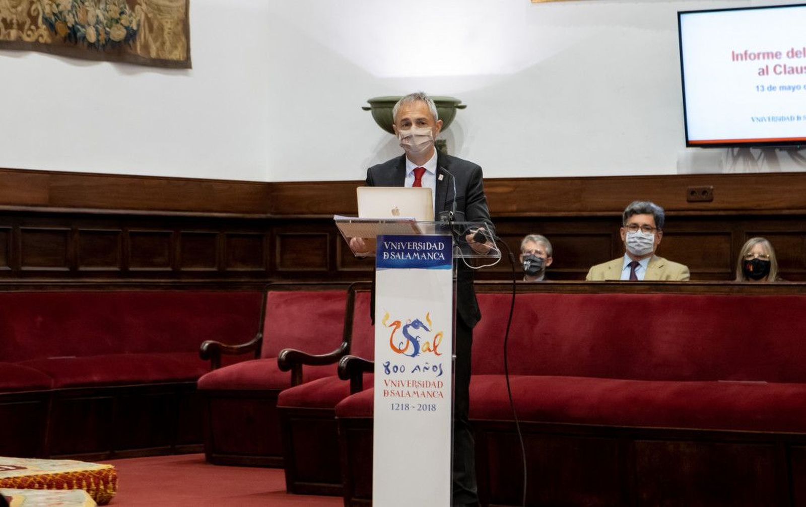 El rector de la Usal resalta ante el Claustro la “promoción de la plantilla” y la “captación de fondos para investigación”